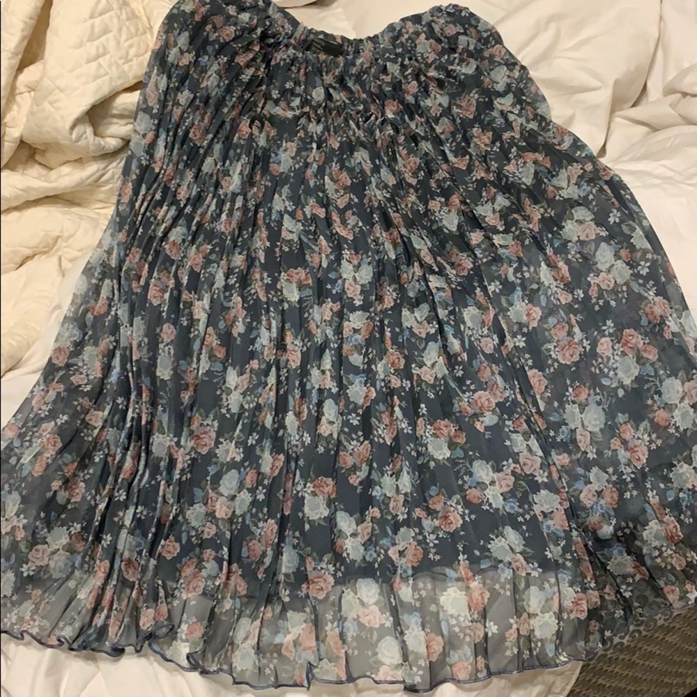 Mid length skirt
